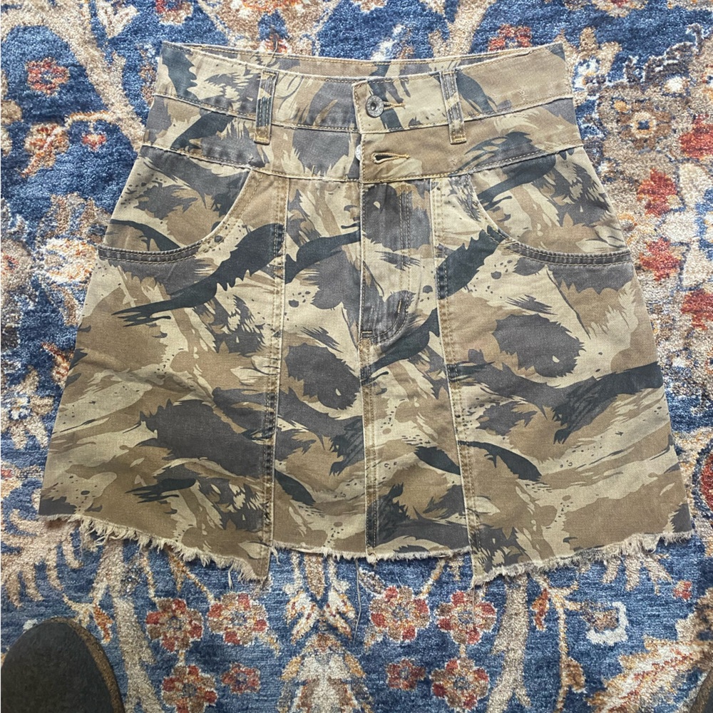 Women’s pol size small camo skirt